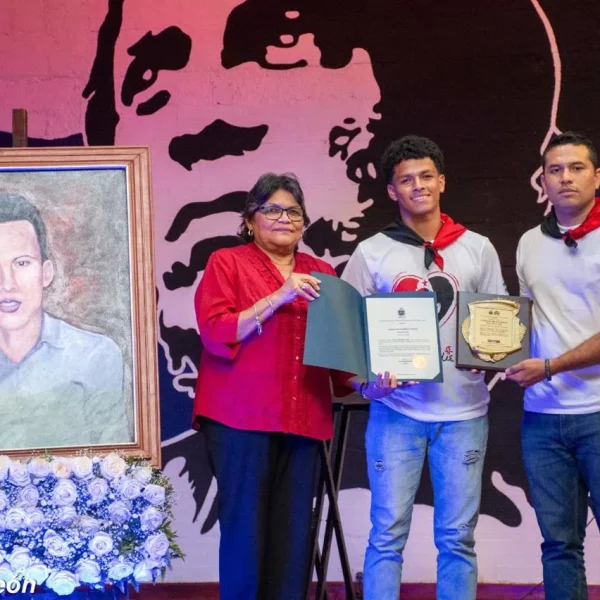 UNAN-León, conmemora el legado del «Héroe de la Paz» Cristhiam…
