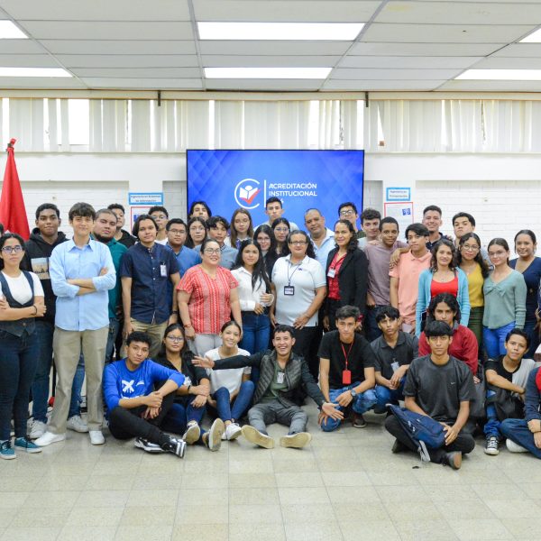 Estudiantes de UNP proyectan sus habilidades de innovación en la Expo ISI Strategic System