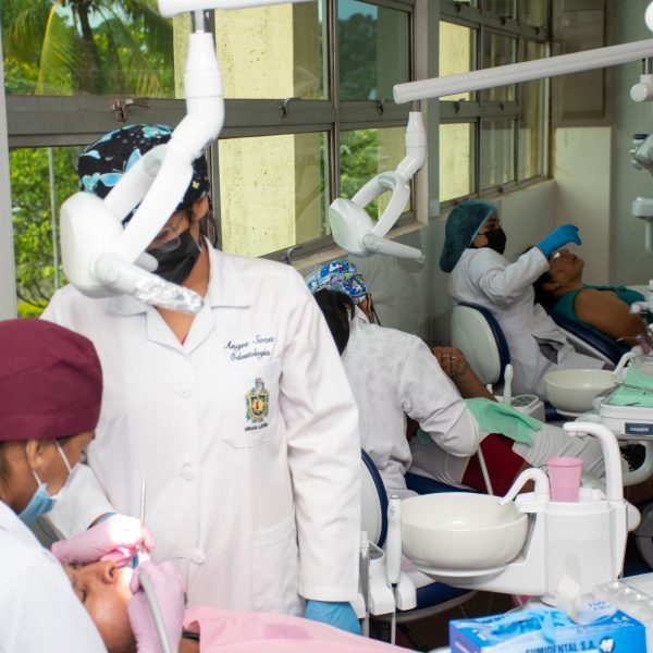 UNAN- León fortalece los procesos de aprendizajes de sus estudiantes de odontología