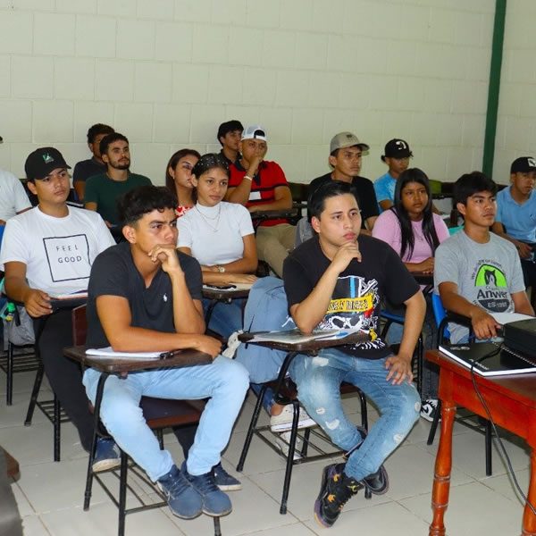 Comunidad universitaria de UNIAV avanza en el proceso de apropiación de la Estrategia Nacional de Educación